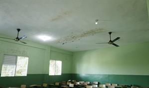 Denuncian filtraciones, grietas y aulas insuficientes ponen en riesgo docencia en Liceo Pura Rijo