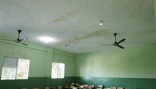 Denuncian filtraciones, grietas y aulas insuficientes ponen en riesgo docencia en Liceo Pura Rijo