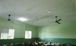 Denuncian filtraciones, grietas y aulas insuficientes ponen en riesgo docencia en Liceo Pura Rijo