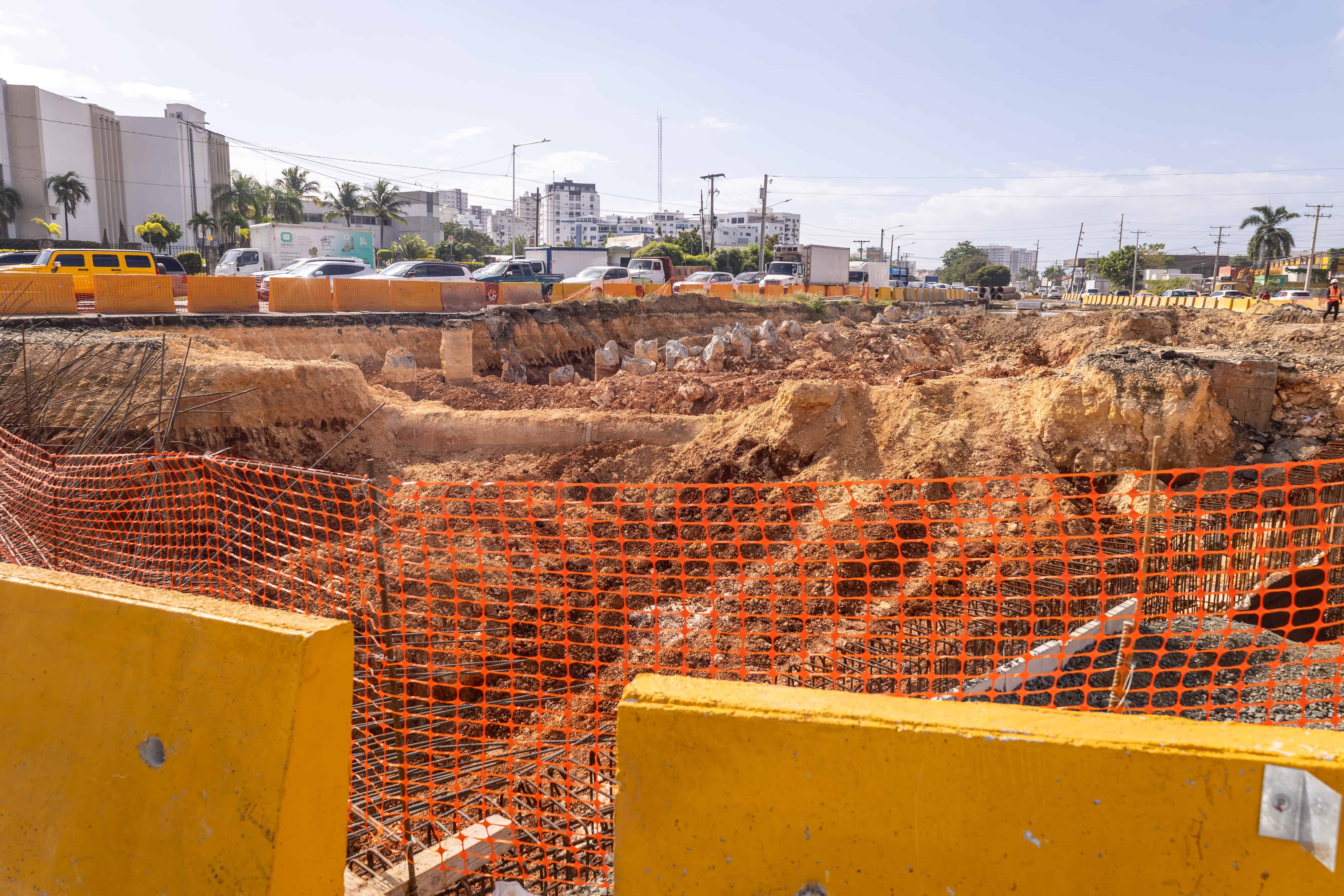 Los trabajos implican la remoción de grandes tuberías de agua.