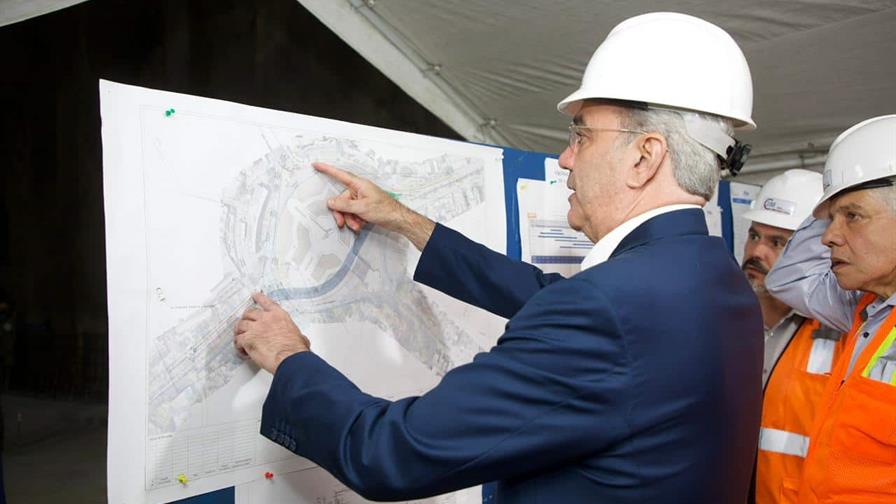 Abinader supervisa la noche de este martes trabajos del t&uacute;nel de la Plaza de la Bandera