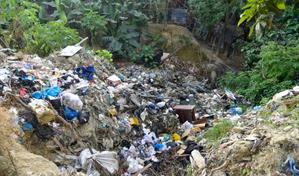 Alertan sobre riesgo inminente para decenas de familias por ca&ntilde;ada en sector de Santiago Oeste 