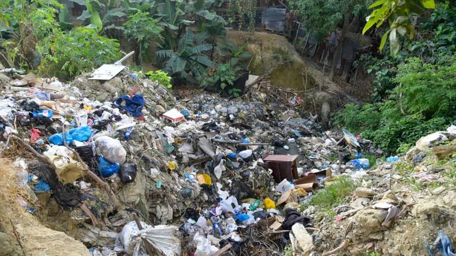 Alertan sobre riesgo inminente para decenas de familias por cañada en sector de Santiago Oeste Alertan sobre riesgo inminente para decenas de familias por cañada en sector de Santiago Oeste