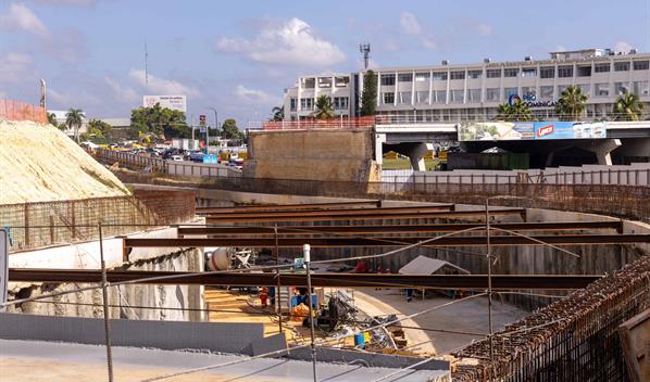 Gobierno acelera construcci&oacute;n del t&uacute;nel en la avenida Luper&oacute;n