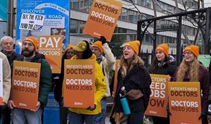 Inglaterra registra su decimocuarta huelga de m&eacute;dicos en menos de dos a&ntilde;os