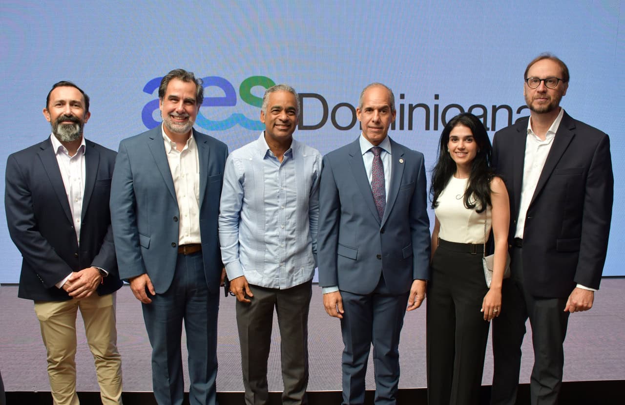 Mart&iacute;n Navarro, Manuel Cabral, Joel Santos, Edwin De los Santos, Carola Lama y Miguel Guerra.