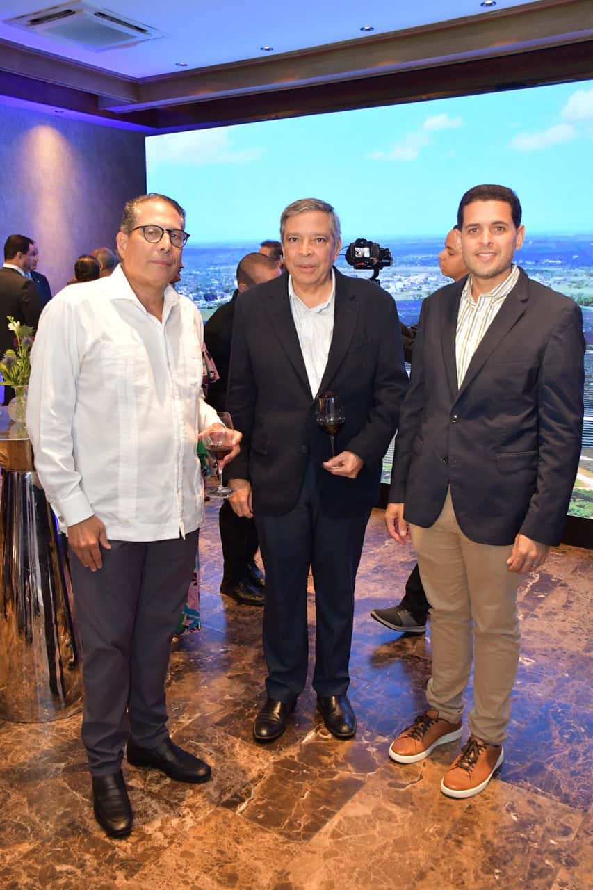 Juan Enrique &Aacute;lvarez, Jorge Reynoso y Jos&eacute; Gabriel Rodr&iacute;guez.