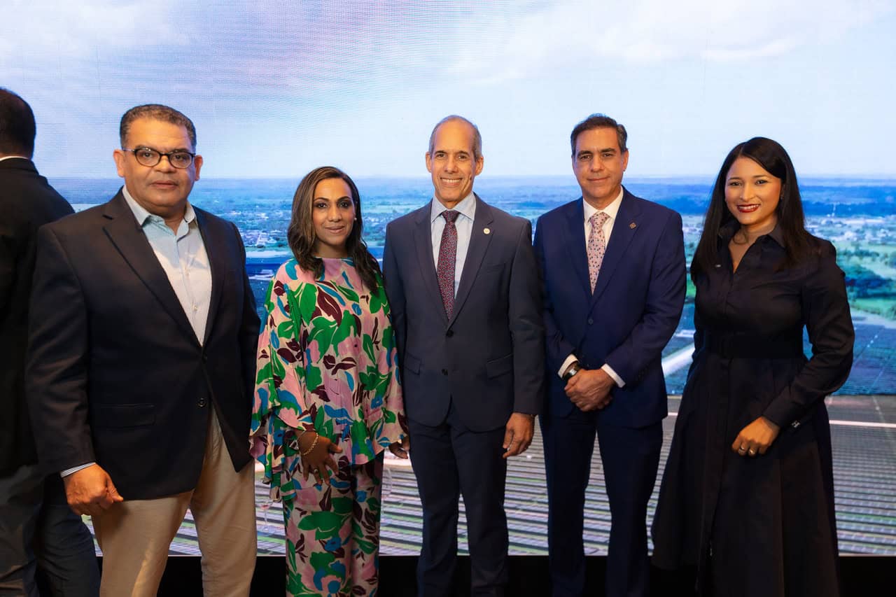 Fredy P&eacute;rez, Bredyg Disla, Edwin De los Santos, Rafael Castillo y Rita Pe&ntilde;a.