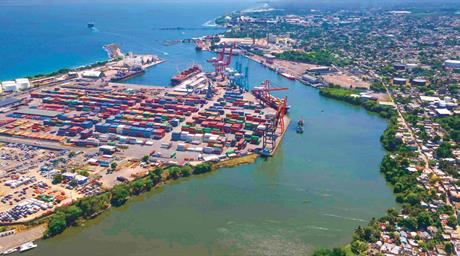 Dos puertos movilizan la mayor parte de la carga mar&iacute;tima dominicana