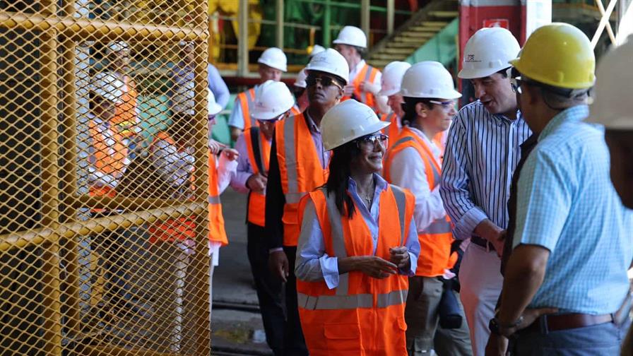 La embajadora de Estados Unidos en el pa&iacute;s visita el Central Romana