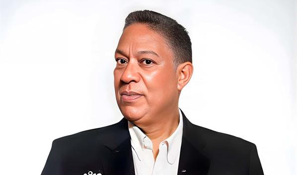 Pedro Ortegarias celebra 40 a&ntilde;os de trayectoria con la exposici&oacute;n in&eacute;dita "H&aacute;bita de Luz"