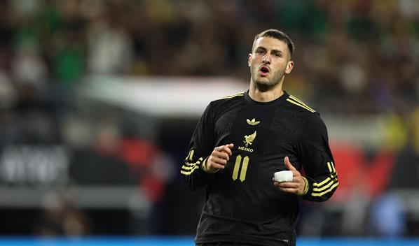 El delantero Santiago Gim&eacute;nez ser&aacute; operado y no volver&aacute; a jugar hasta febrero