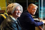 Trump defiende a su jefa de gabinete tras polémica entrevista