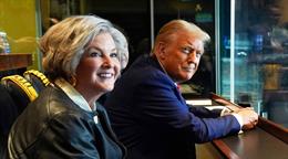 Trump defiende a su jefa de gabinete tras pol&eacute;mica entrevista