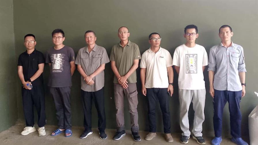 Ej&eacute;rcito intercepta una yipeta con siete chinos indocumentados en Montecristi