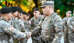 Ministro de Defensa recorre unidades militares en la frontera y felicita a las tropas por Navidad