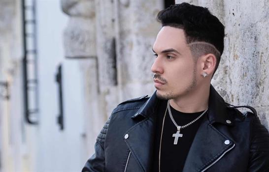 Angelo Perrone es  galardonado como Artista Tropical del A&ntilde;o en los Premios Glamour Music Awards