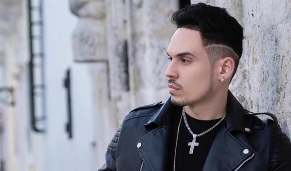 Angelo Perrone es  galardonado como Artista Tropical del A&ntilde;o en los Premios Glamour Music Awards