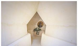 Polémica por un rodaje de contenido sexual en la tumba de Camilo Sesto