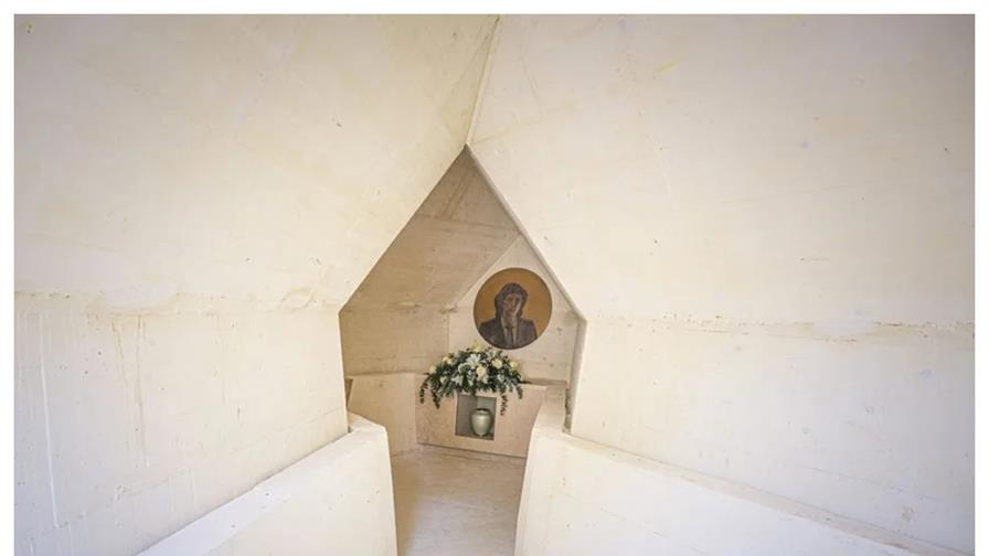 Pol&eacute;mica por un rodaje de contenido sexual en la tumba de Camilo Sesto