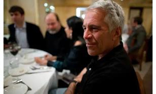 Legisladores dem&oacute;cratas de EE. UU. publican nuevas fotos vinculadas a Epstein