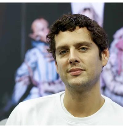 El actor y cineasta espa&ntilde;ol Eduardo Casanova anuncia que tiene VIH