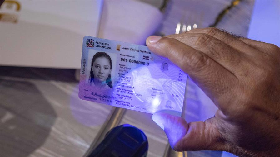 La JCE entregar&aacute; la nueva c&eacute;dula al presidente Abinader este lunes