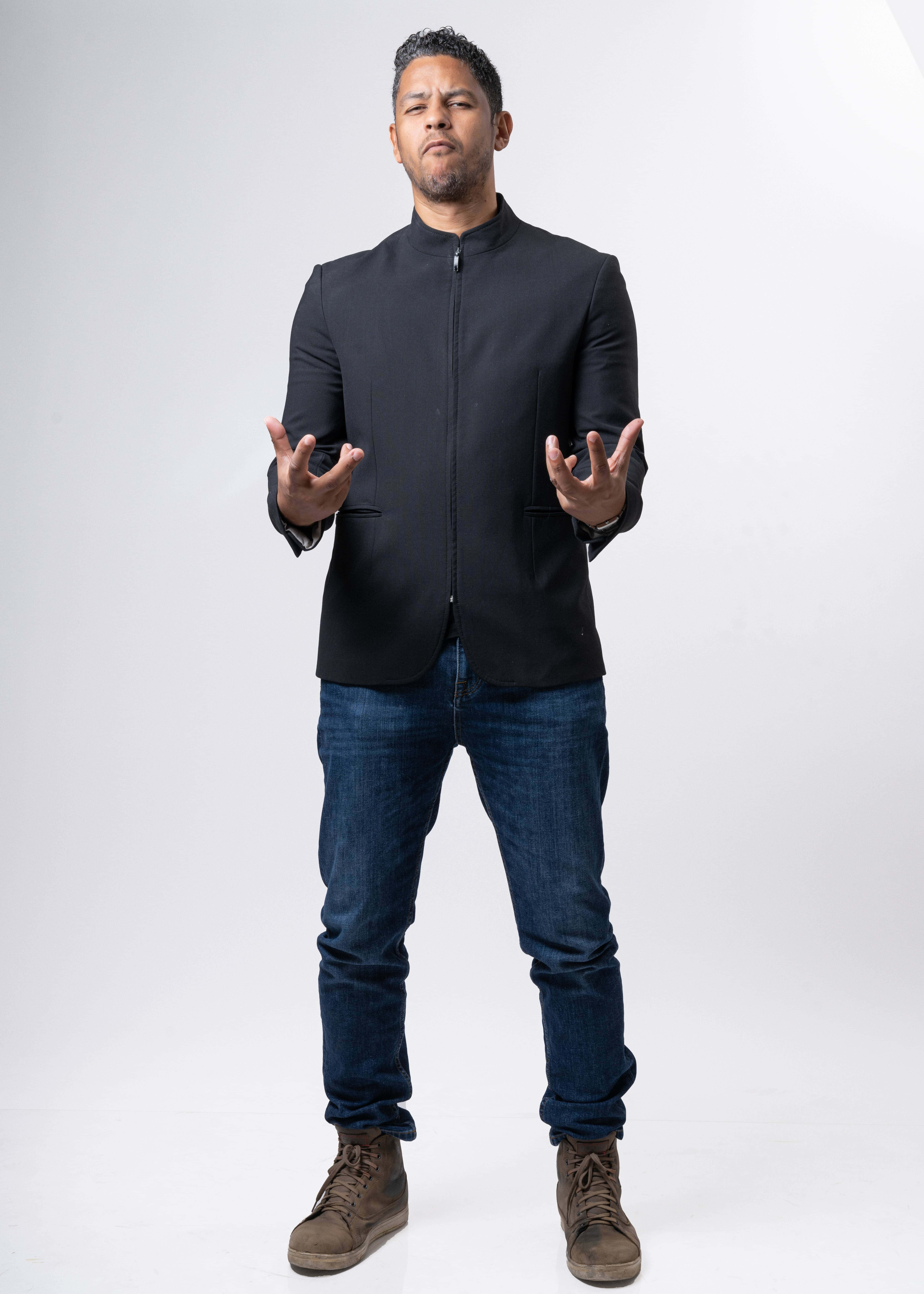 Héctor Aníbal Estrella, detacado cantante y actor.