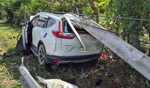 Hombre salva su vida milagrosamente tras accidente en la carretera San Pedro de Macor&iacute;s–La Romana