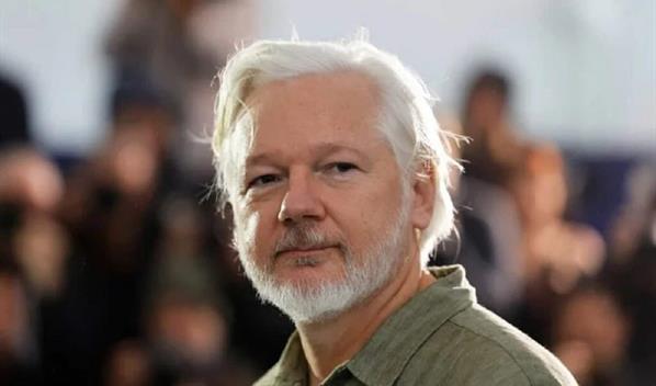 Assange demanda a la Fundaci&oacute;n Nobel por premiar a Machado