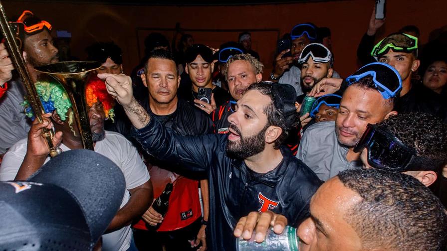 Toros avanzan al Round Robin; Troy Johnston regresa para playoffs Toros avanzan al Round Robin; Troy Johnston regresa para playoffs