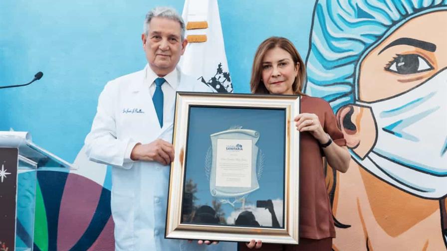 Reconocen a Carolina Mejía por recuperación del entorno de Ciudad Sanitaria Reconocen a Carolina Mejía por recuperación del entorno de Ciudad Sanitaria