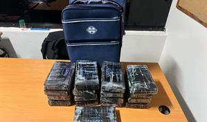Detienen a ciudadano alem&aacute;n con 17 paquetes de presunta coca&iacute;na en el AILA