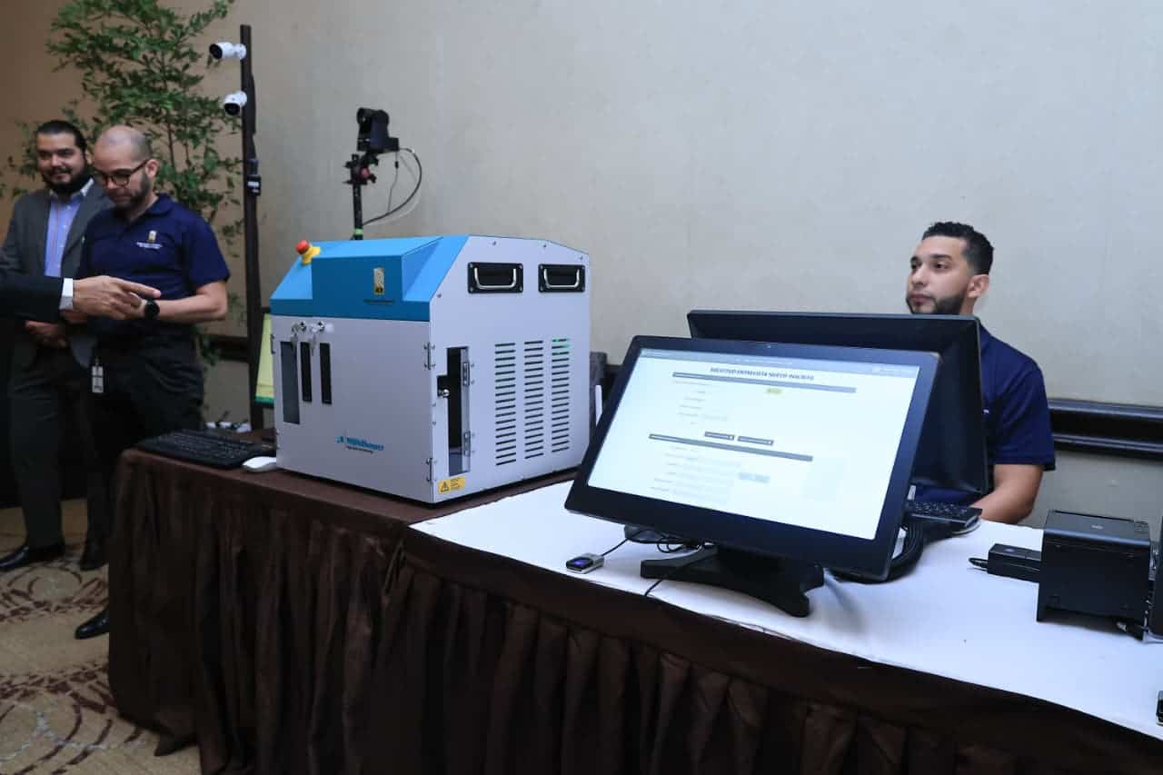 Máquinas utilizadas para nuevas cédulas. 