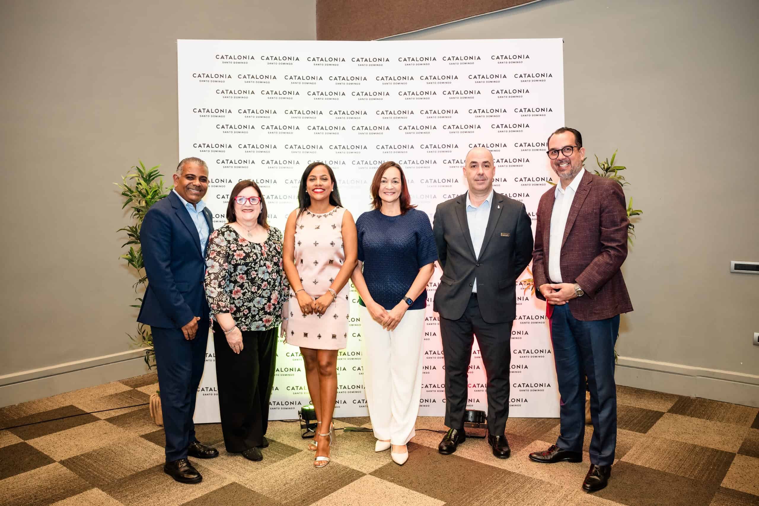 V&iacute;ctor Cruz, Gianell Pe&ntilde;a, Isaura de la Cruz, Lady Reyes, Joseph Puiggros y Miguel Dominguez.