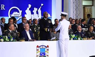 Abinader encabeza graduaci&oacute;n en la Academia Naval Vicealmirante C&eacute;sar de Windt Lavandier