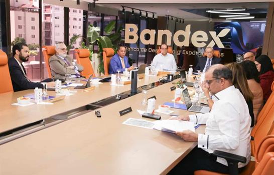 Comisi&oacute;n Consultiva se re&uacute;ne con directivos del Escogido y conoce conclusiones del Arq. Mella