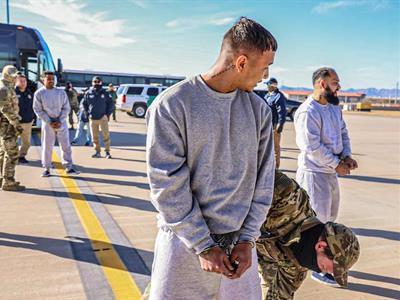 EE. UU. envía vuelos con 128 migrantes cubanos deportados