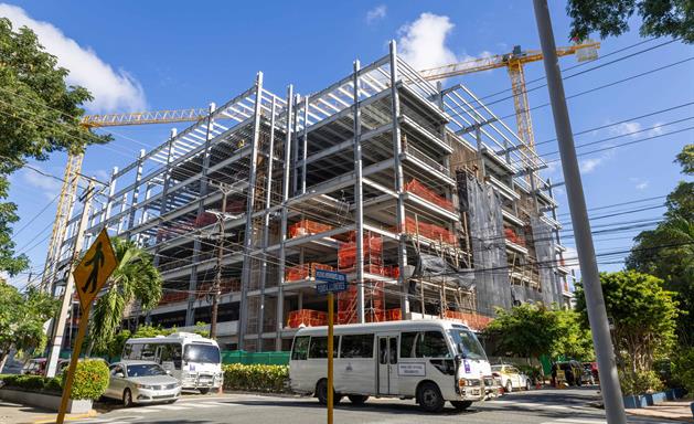 Unos 1,525 nuevos espacios de parqueo entrar&aacute;n en operaci&oacute;n en 2026