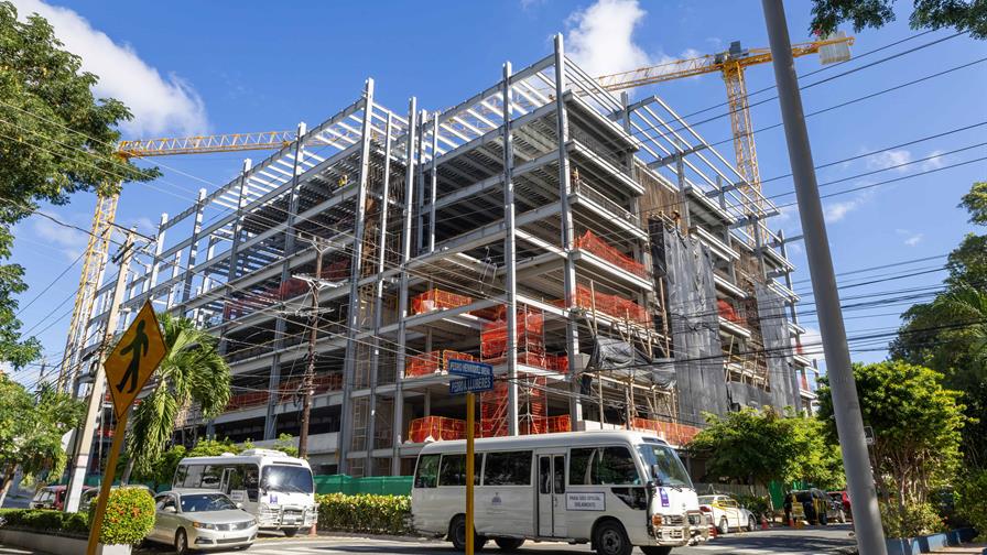 Unos 1,525 nuevos espacios de parqueo entrar&aacute;n en operaci&oacute;n en 2026