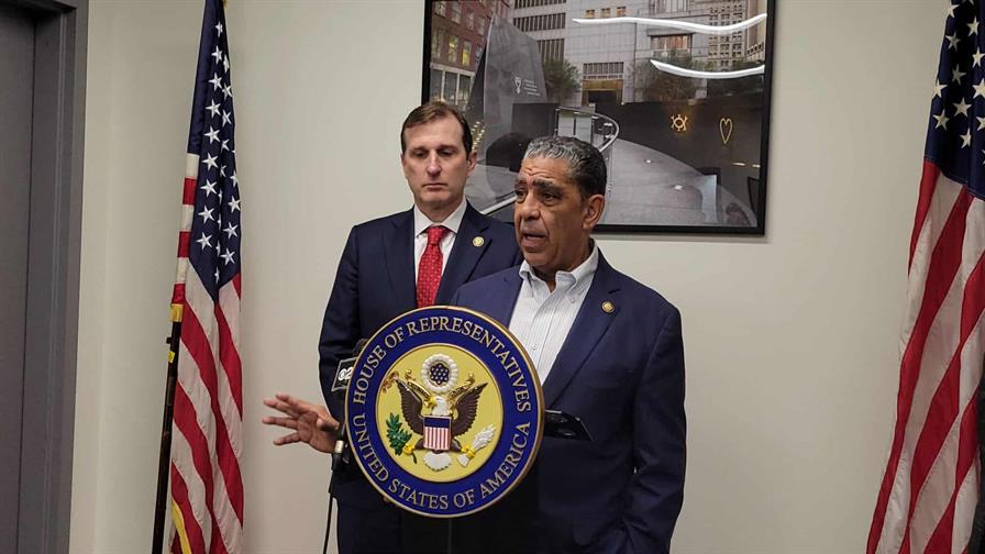 Espaillat y Goldman inspeccionan instalaciones de ICE en Manhattan tras orden judicial Espaillat y Goldman inspeccionan instalaciones de ICE en Manhattan tras orden judicial