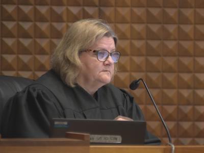 Condenan a jueza de Wisconsin por ayudar a migrante mexicano