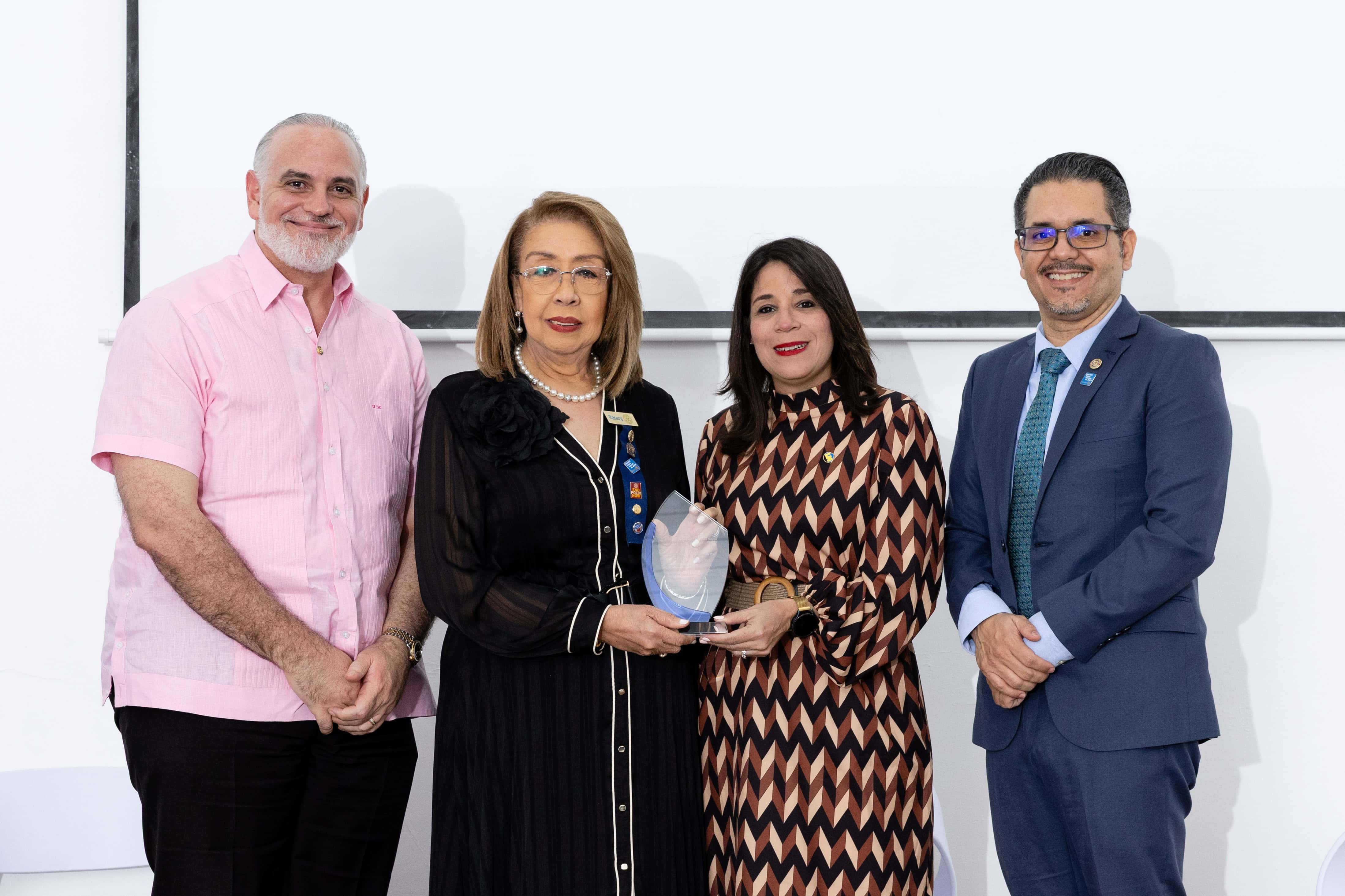 Osvaldo Holguín, Olga V. Acosta Sena, Jenny Gonzalez Báez y Melvin Brioso