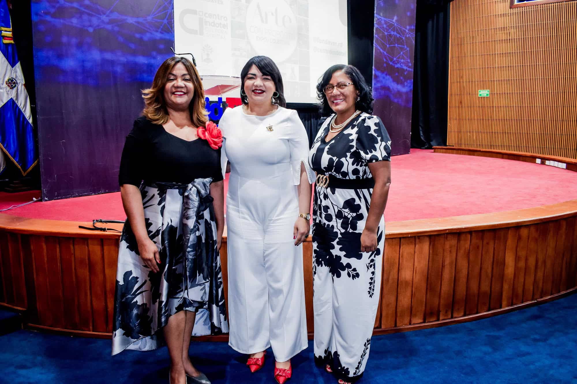 Amarilys Durán, Yulibelys Wandelpool y Nayarit Ramos.