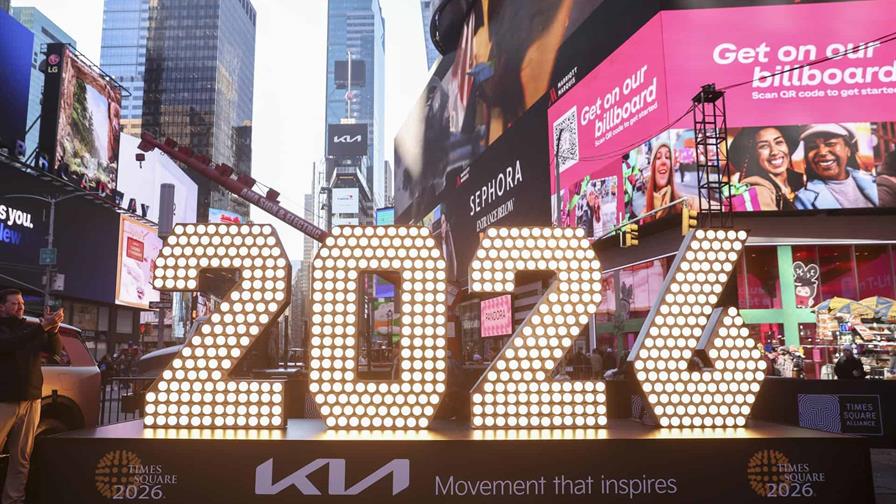 Los neoyorquinos dan la bienvenida a los n&uacute;meros que marcar&aacute;n la llegada del 2026