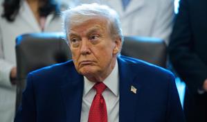 Trump firma ley de defensa de 900,000 millones de d&oacute;lares y que elimina sanciones a Siria