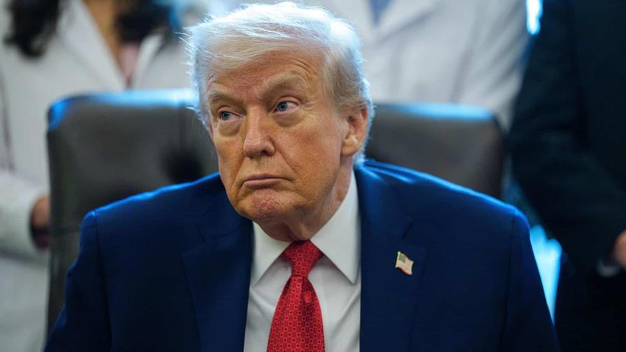 Trump firma ley de defensa de 900,000 millones de dólares y que elimina sanciones a Siria Trump firma ley de defensa de 900,000 millones de dólares y que elimina sanciones a Siria