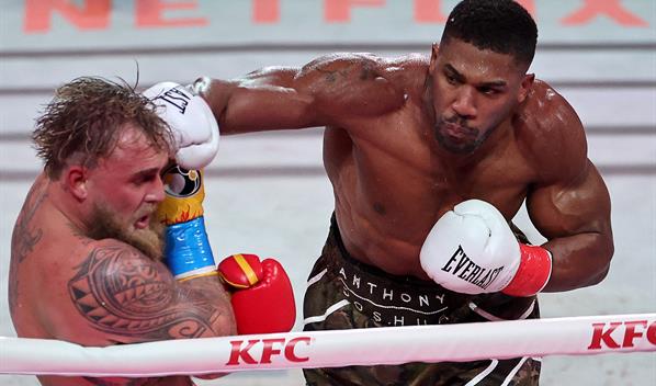 Anthony Joshua noquea a Jake Paul y gana el combate de boxeo de Netflix