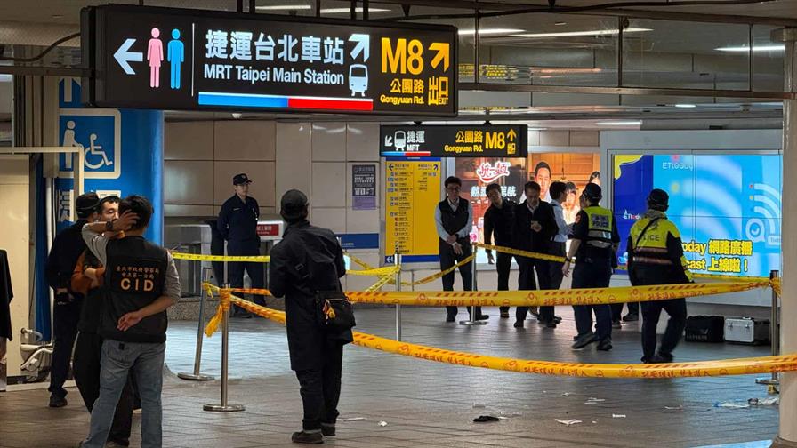 Cuatro muertos, incluido el autor, en ataque con bombas de humo y cuchillo en Taip&eacute;i