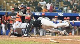 El Escogido se aferra al tercero con triunfo dram&aacute;tico ante los Toros